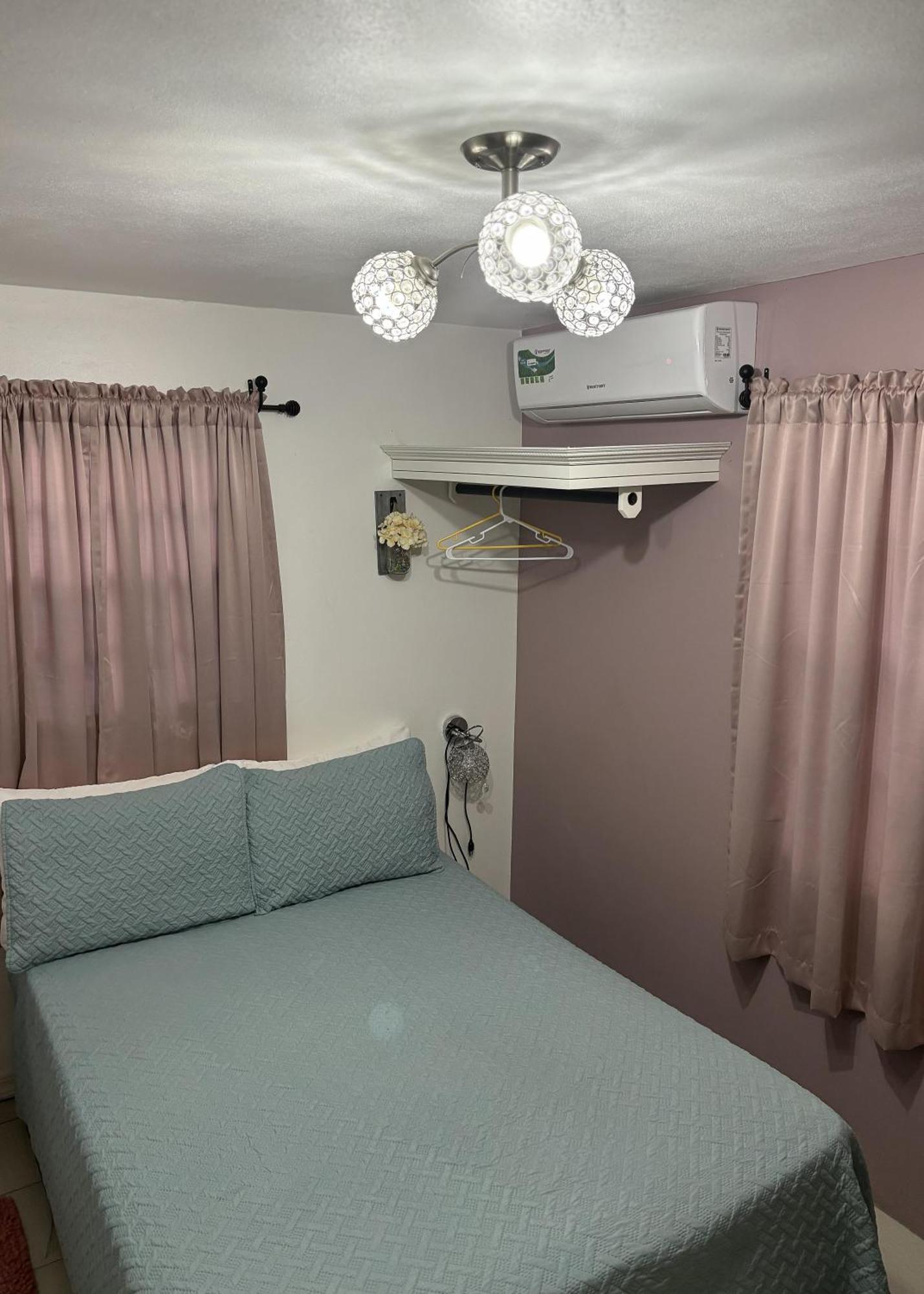 Denyse Home Cottage セントジョンズ エクステリア 写真