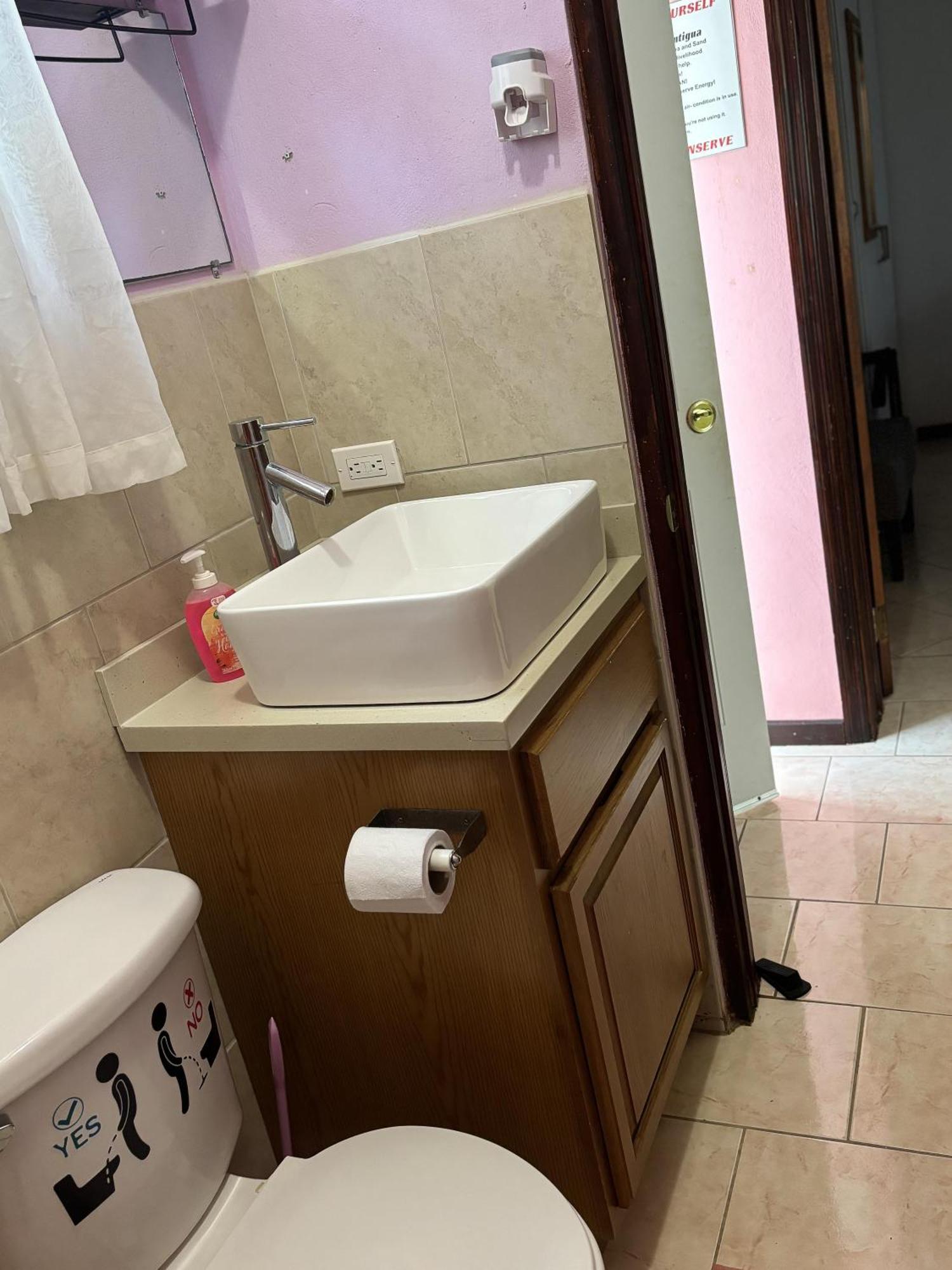 Denyse Home Cottage セントジョンズ エクステリア 写真